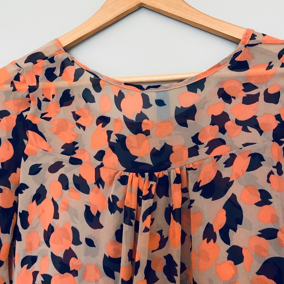 Hi-Lo Pattern Blouse - Picture 7 of 7